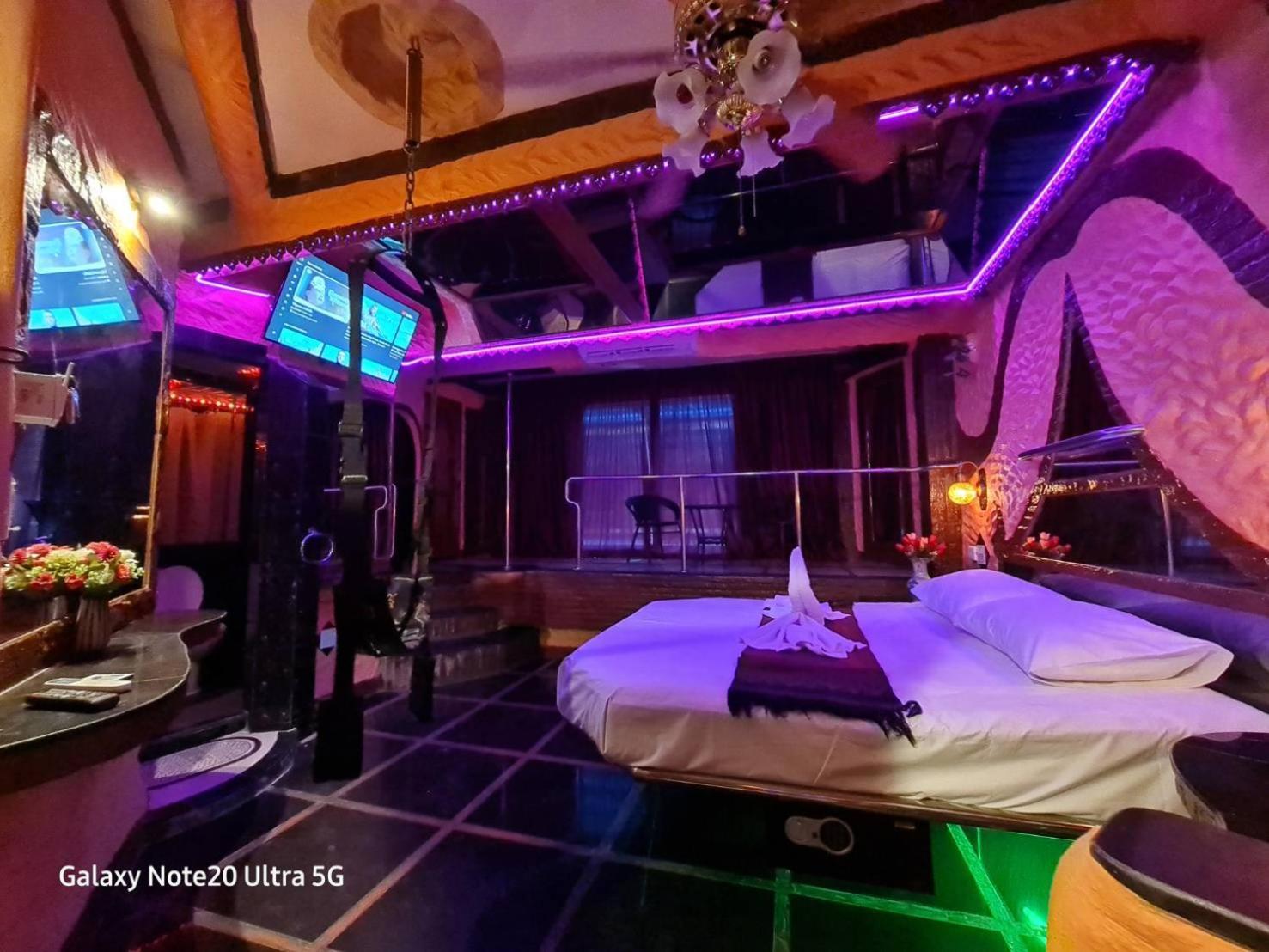 Penthouse Pattaya Hotel Exterior photo