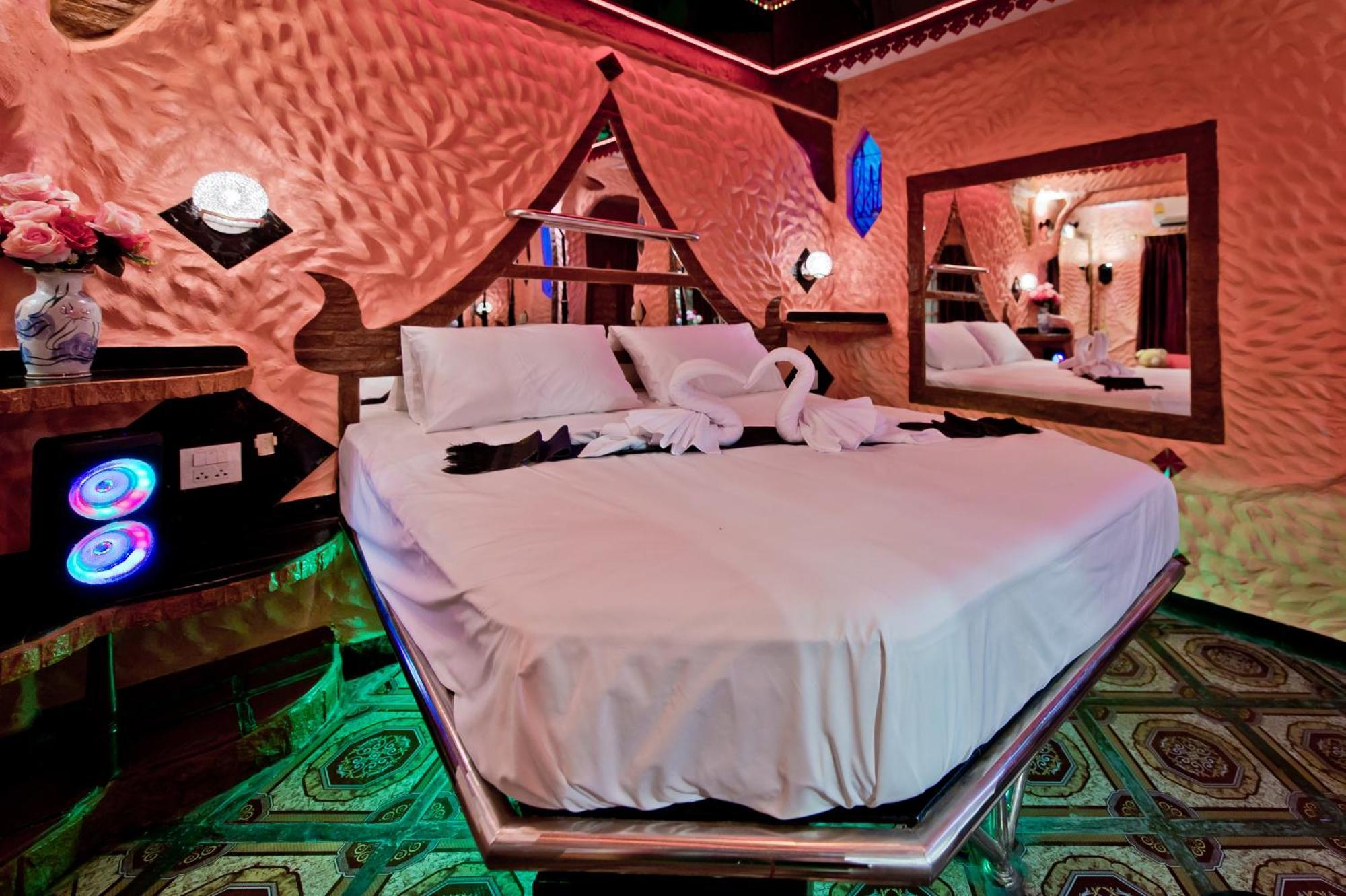 Penthouse Pattaya Hotel Exterior photo