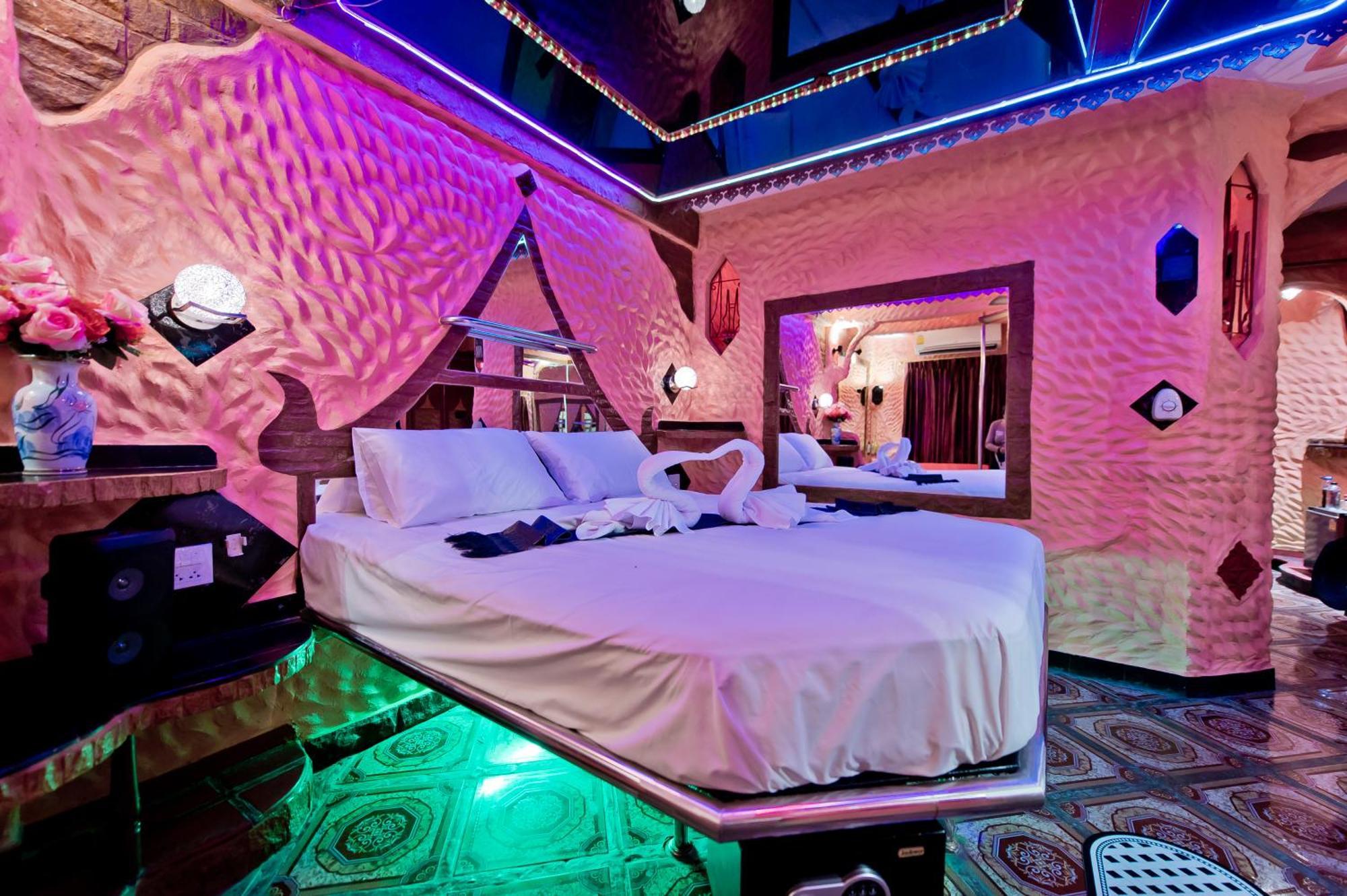 Penthouse Pattaya Hotel Exterior photo