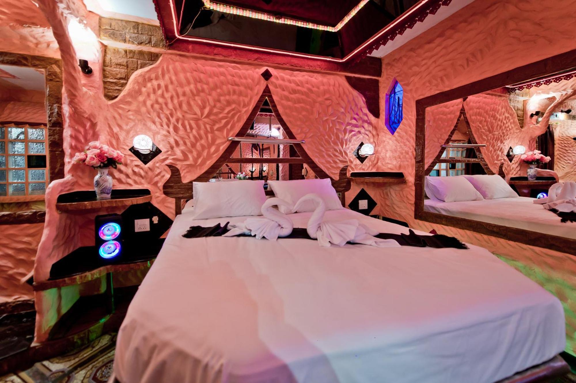 Penthouse Pattaya Hotel Exterior photo