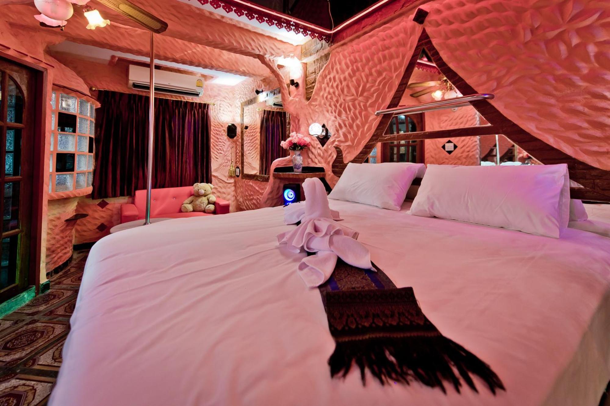 Penthouse Pattaya Hotel Exterior photo
