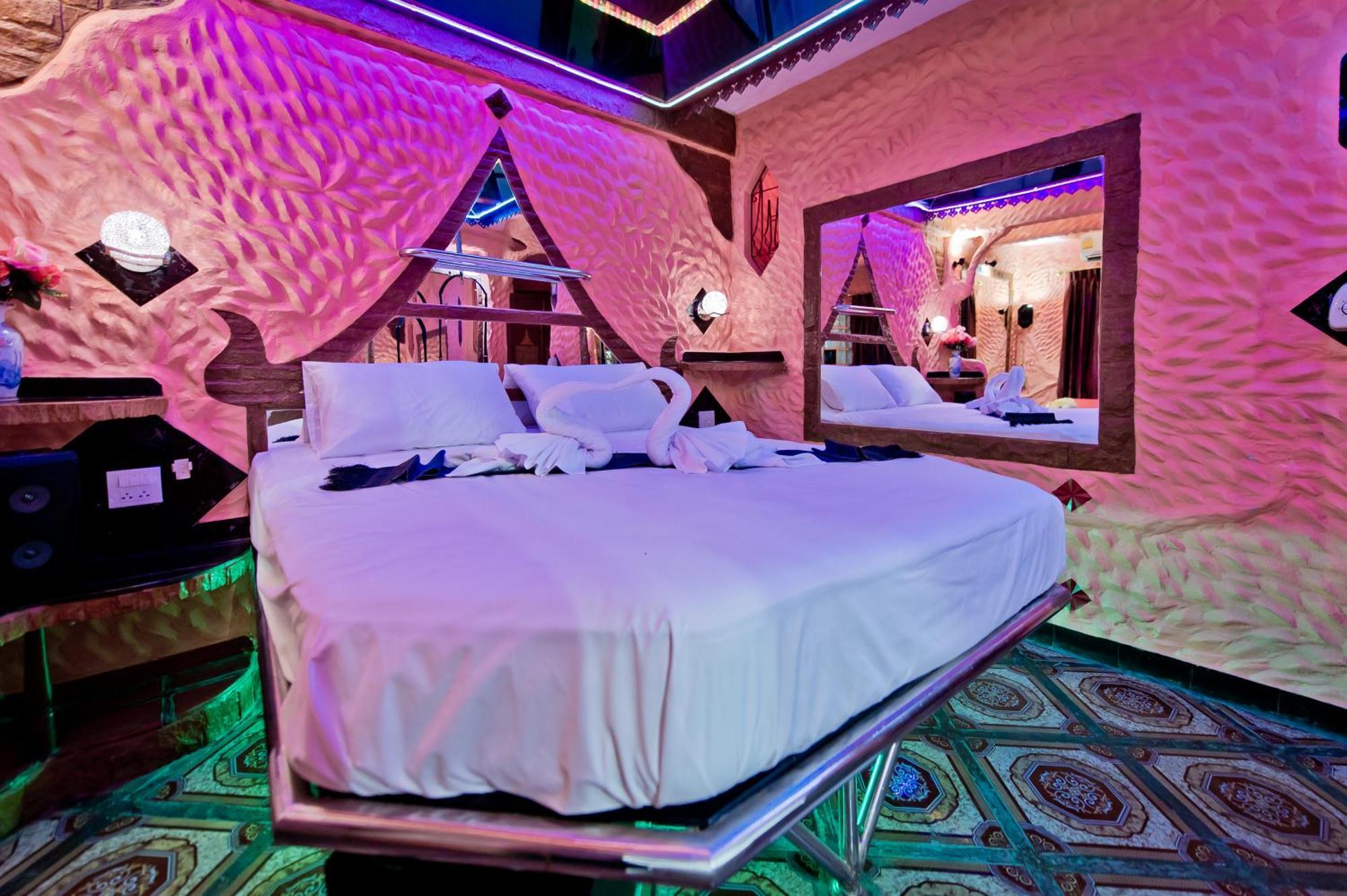 Penthouse Pattaya Hotel Exterior photo