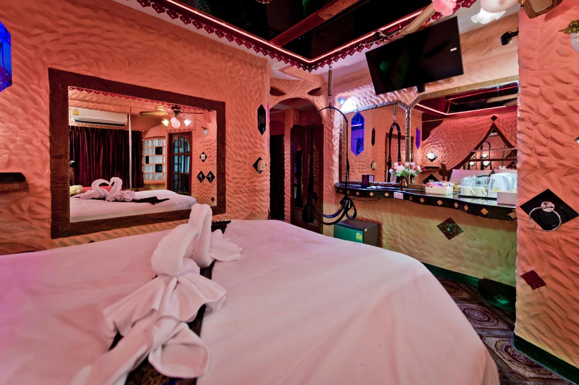 Penthouse Pattaya Hotel Exterior photo
