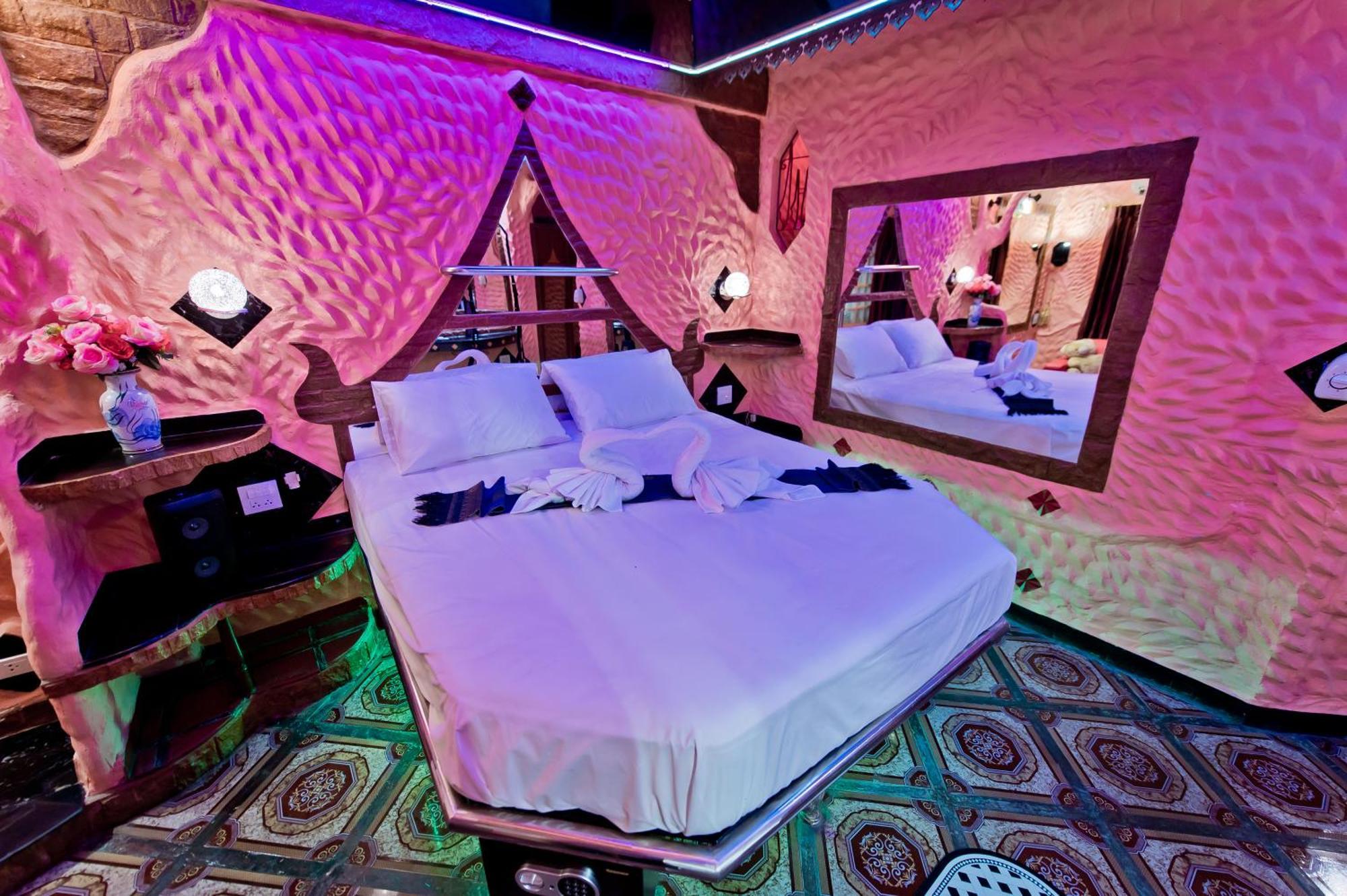 Penthouse Pattaya Hotel Exterior photo