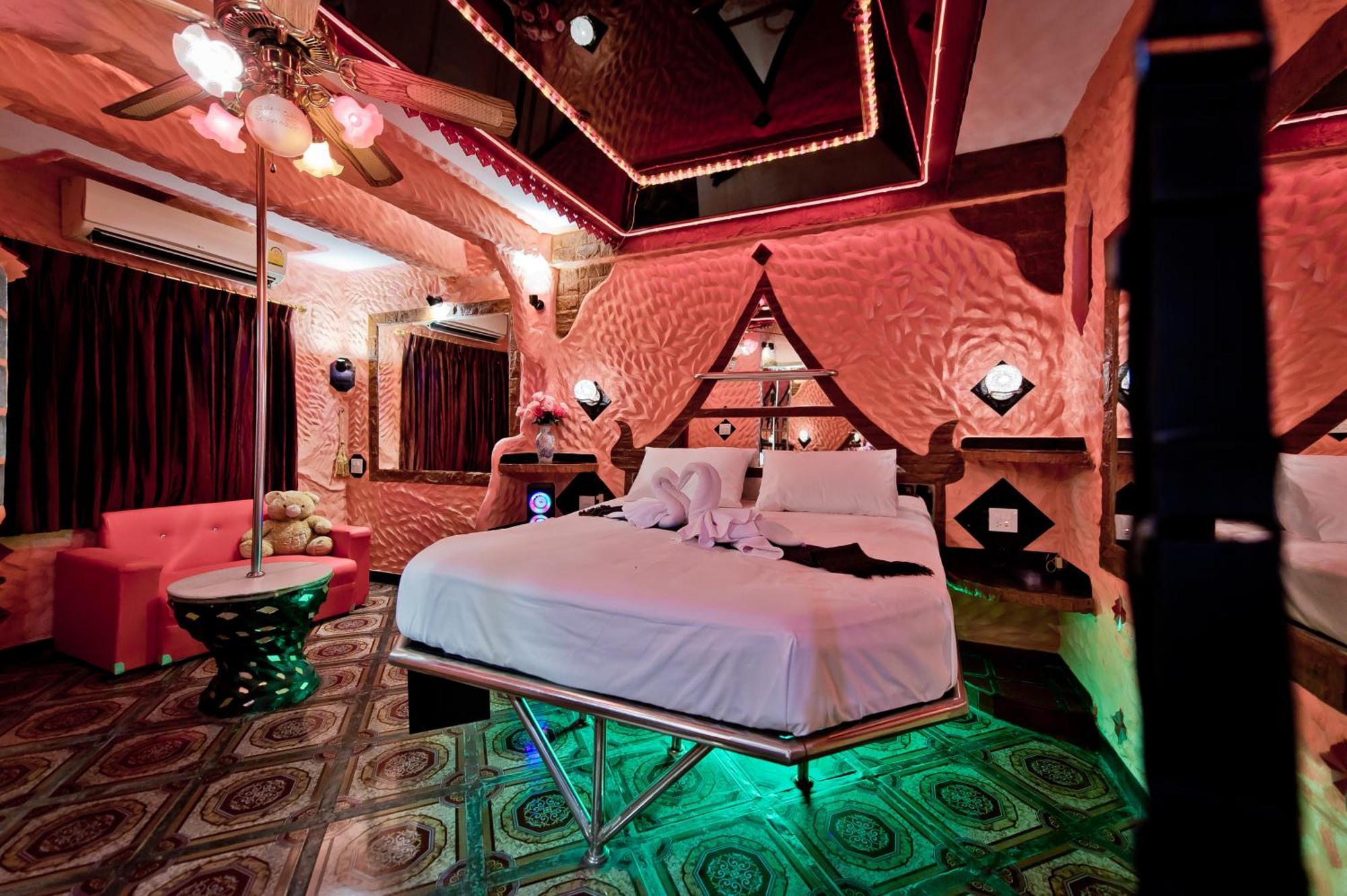 Penthouse Pattaya Hotel Exterior photo