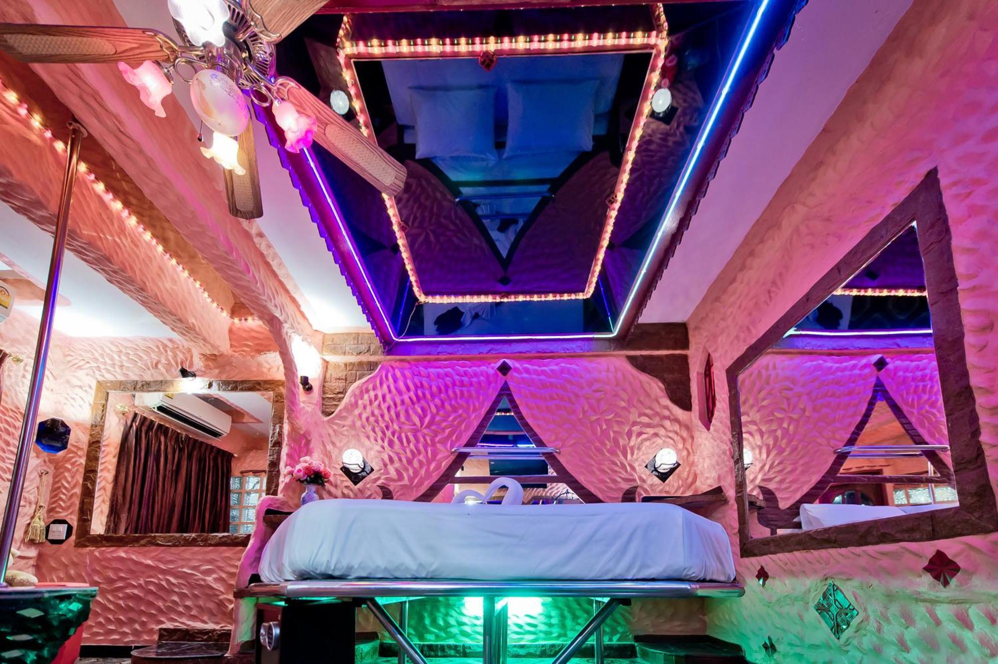 Penthouse Pattaya Hotel Exterior photo