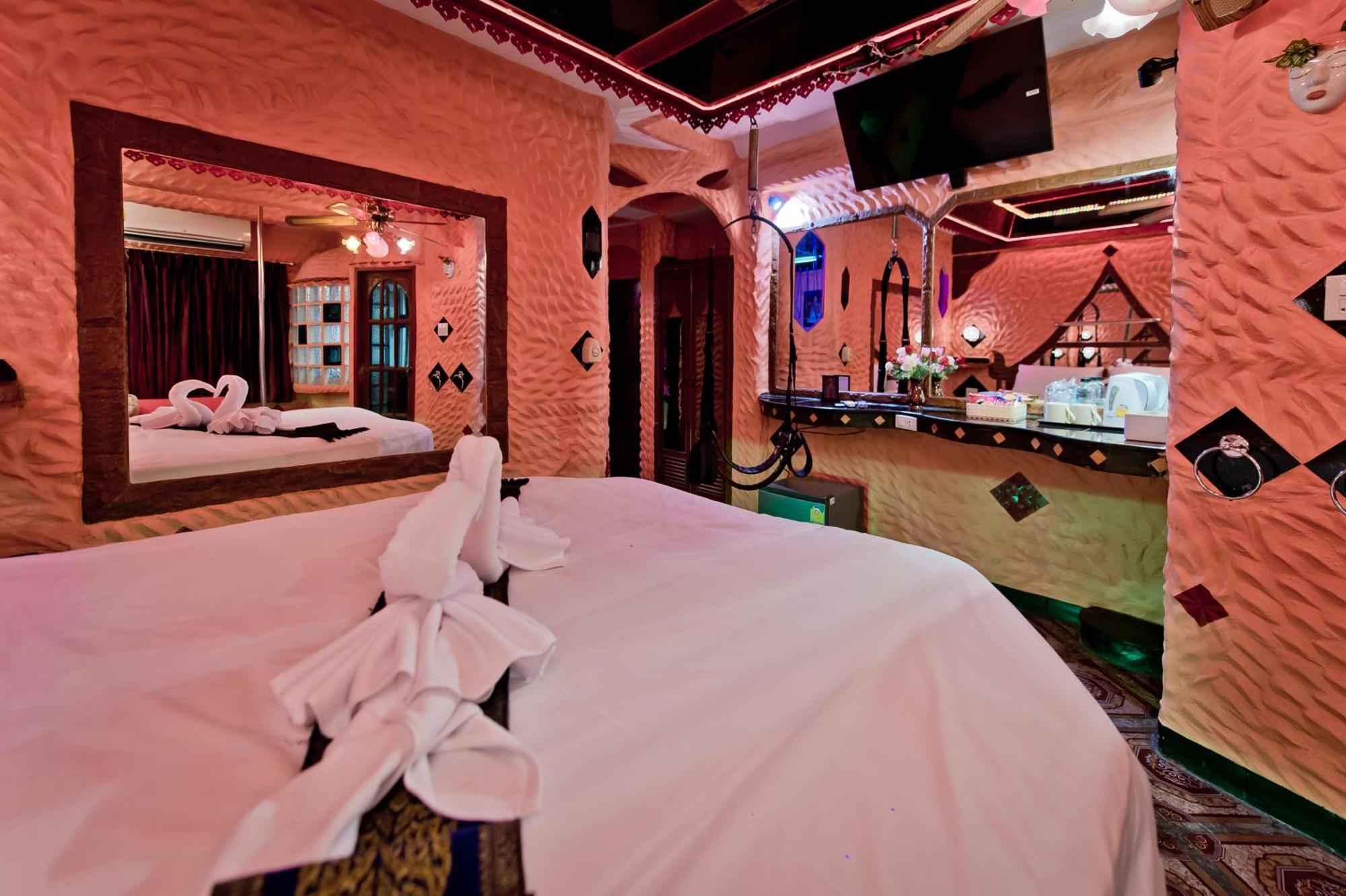 Penthouse Pattaya Hotel Exterior photo