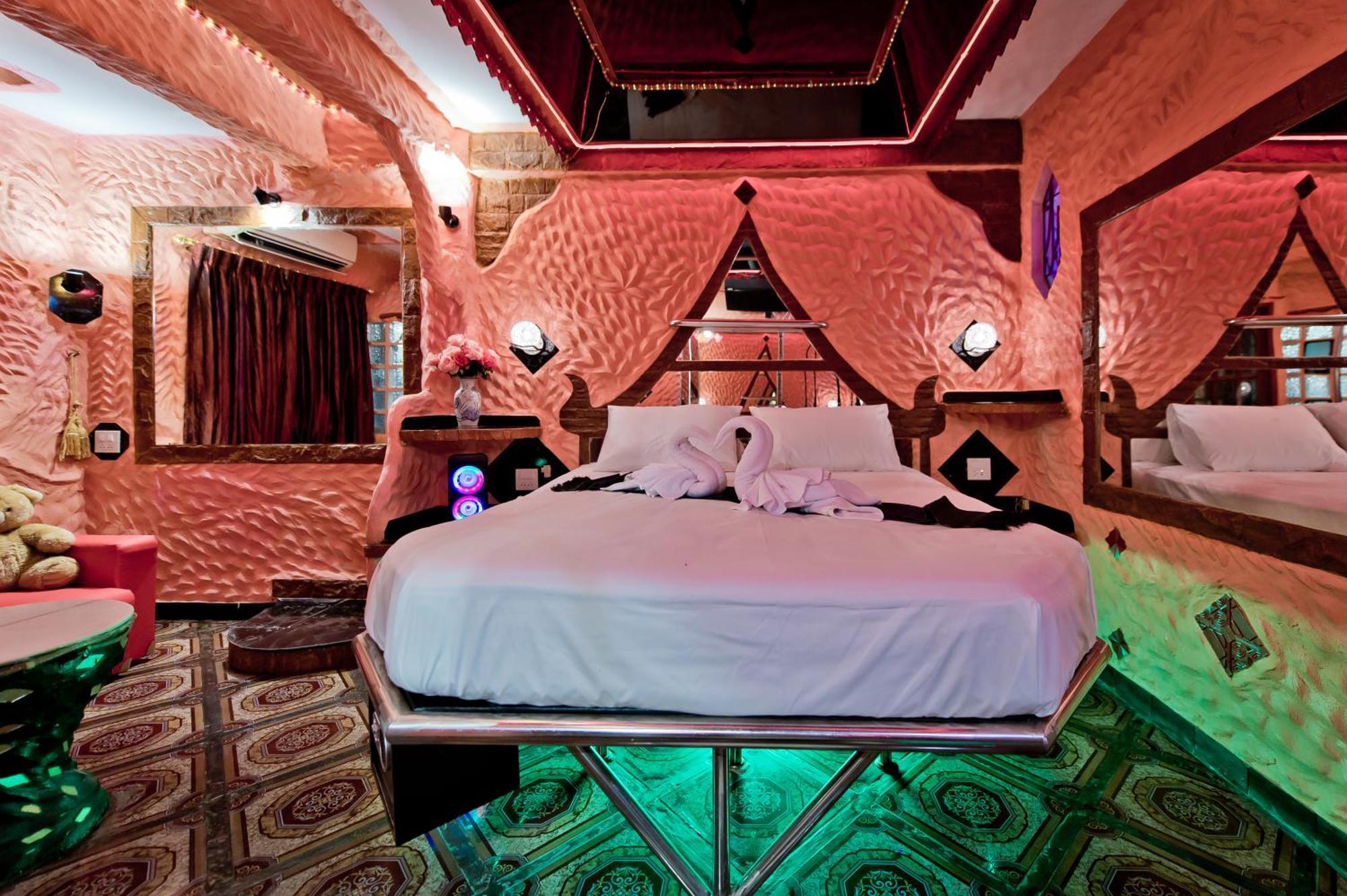 Penthouse Pattaya Hotel Exterior photo