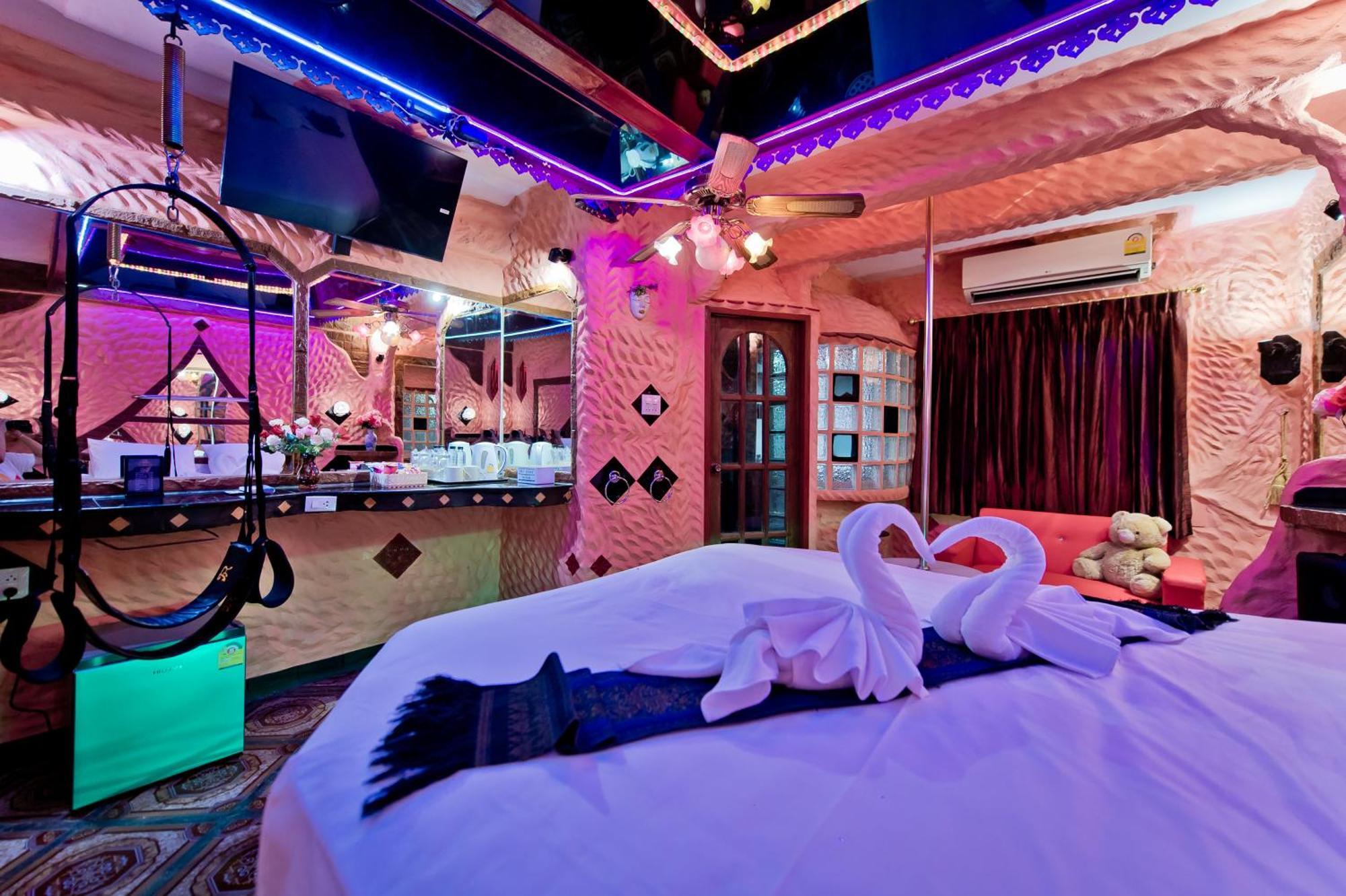 Penthouse Pattaya Hotel Exterior photo