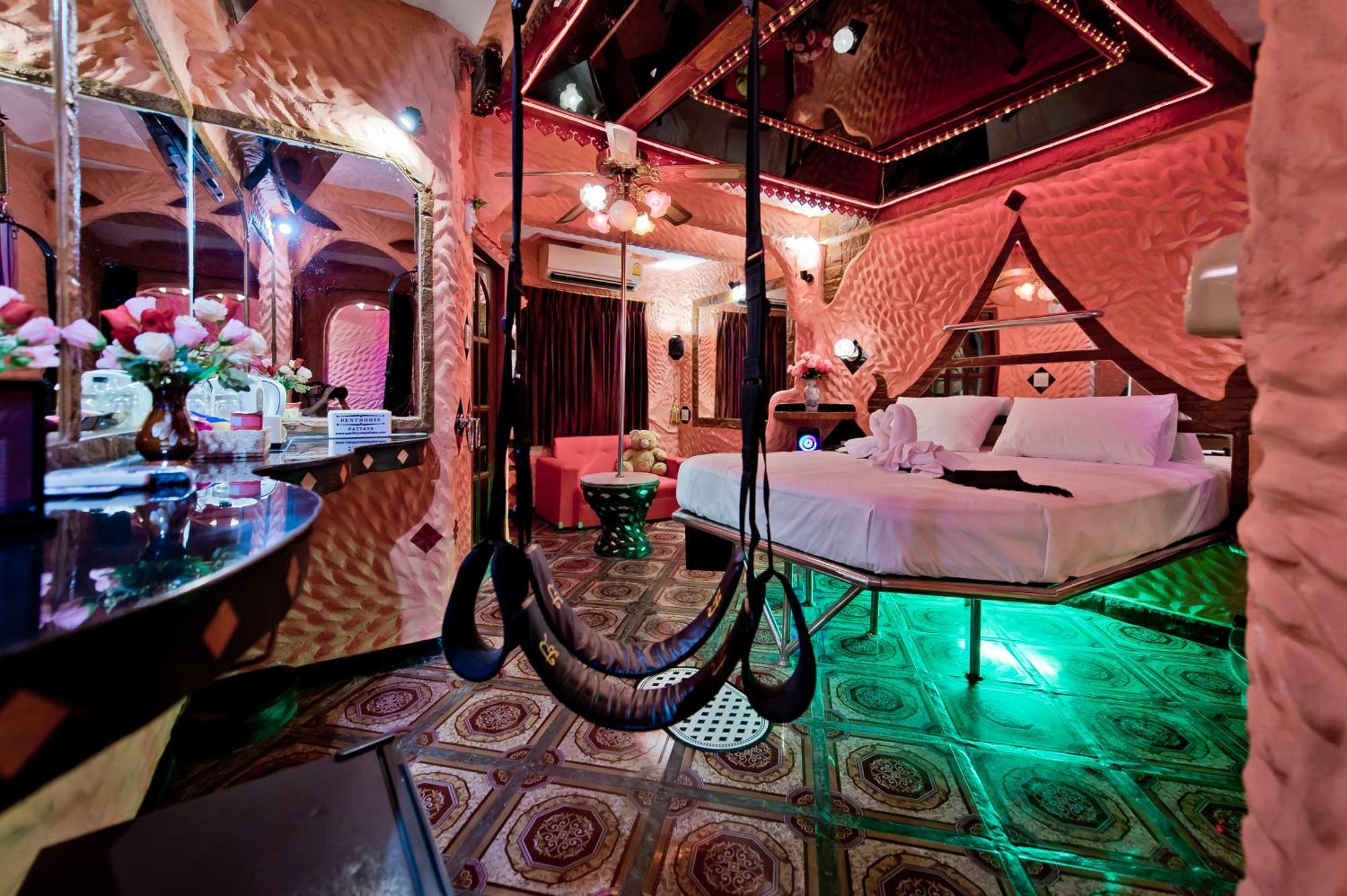 Penthouse Pattaya Hotel Exterior photo