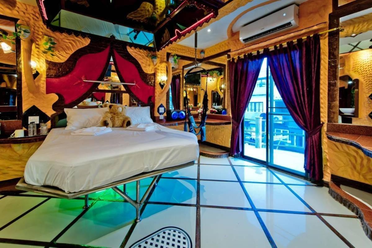 Penthouse Pattaya Hotel Exterior photo