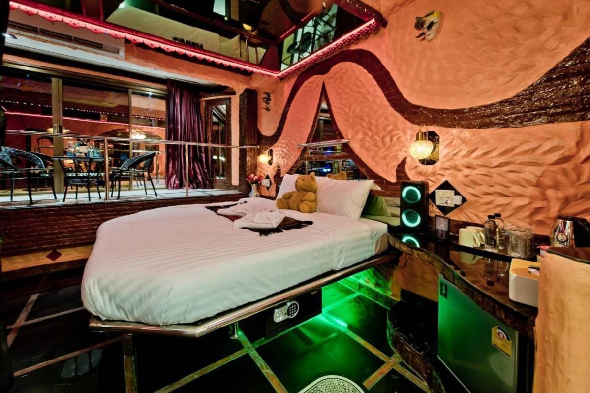 Penthouse Pattaya Hotel Exterior photo