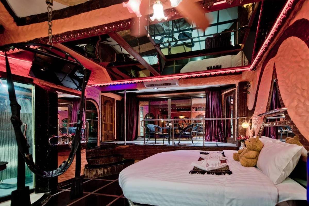 Penthouse Pattaya Hotel Exterior photo